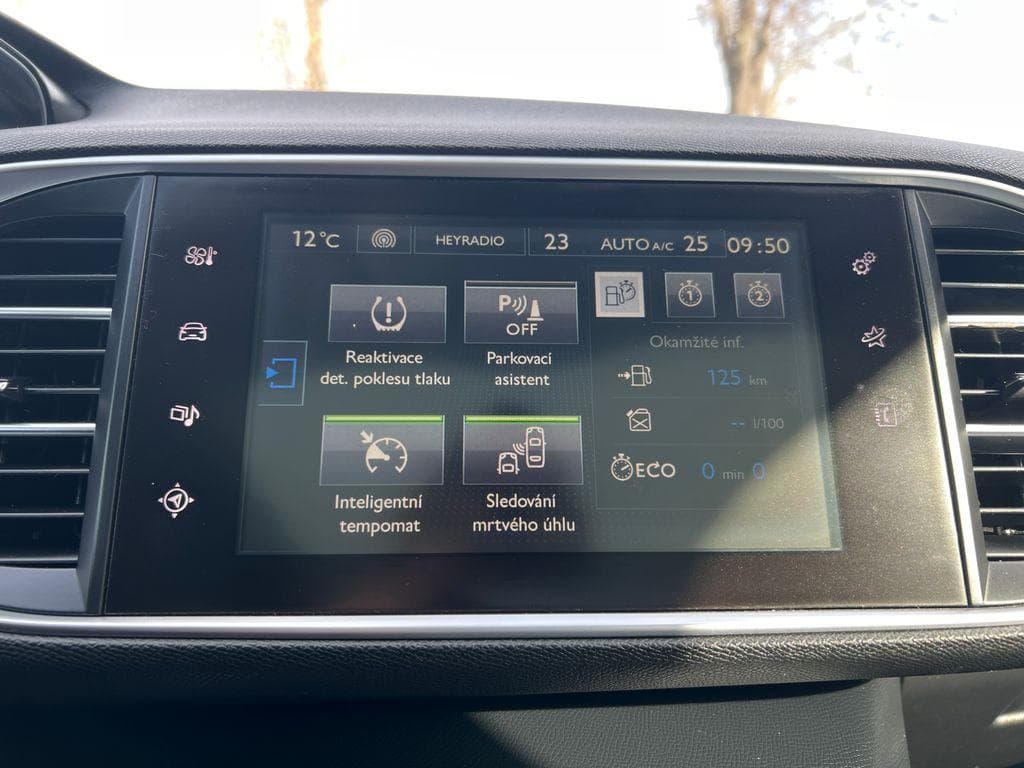 2016 Peugeot 308 - 14