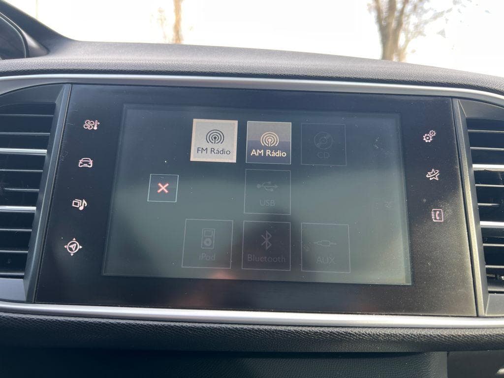 2016 Peugeot 308 - 16