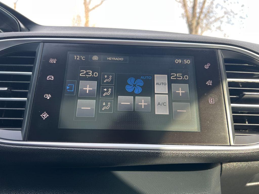 2016 Peugeot 308 - 13