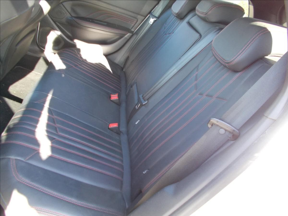 2015 Peugeot 308 - 18