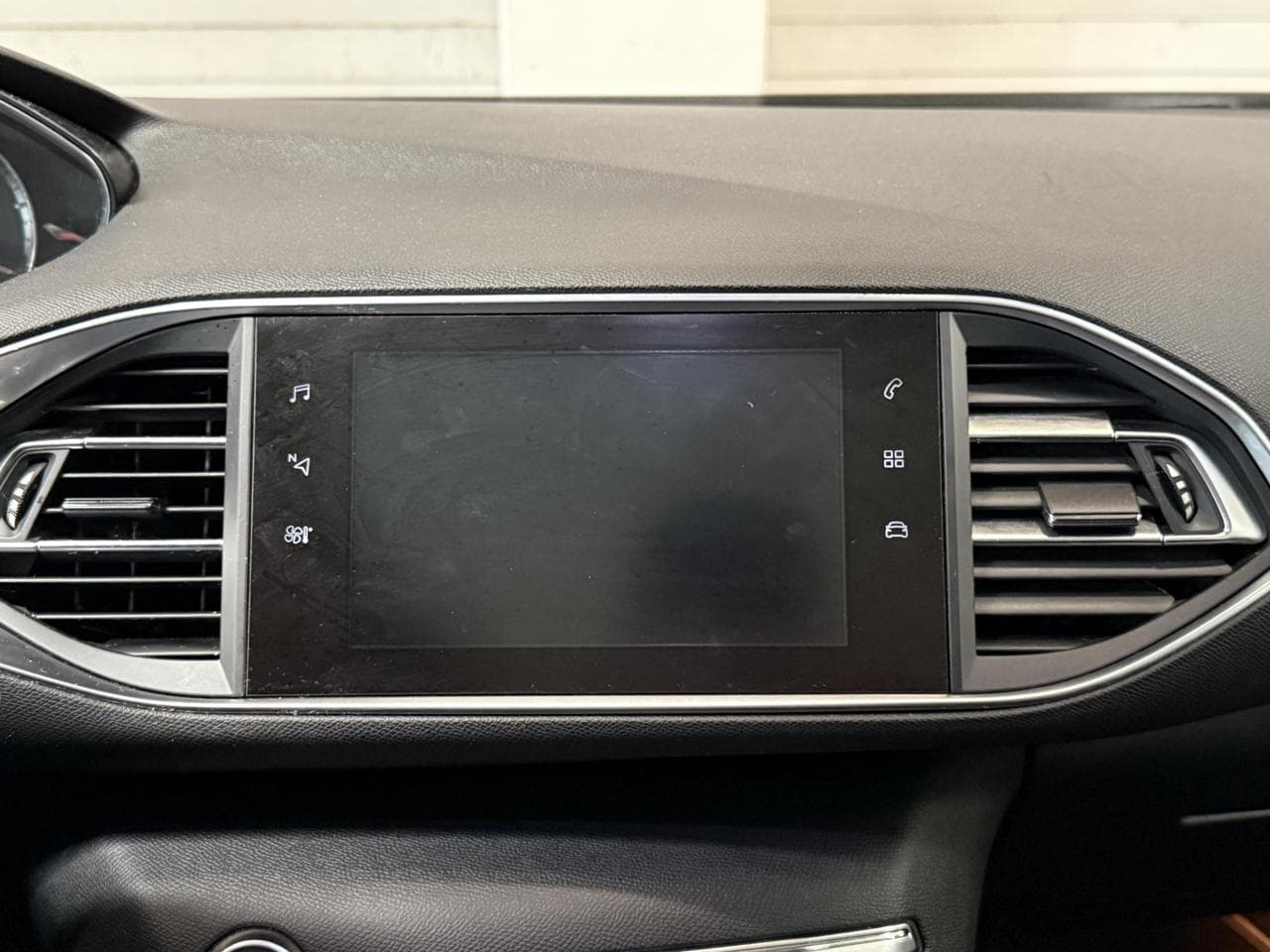2017 Peugeot 308 - 17