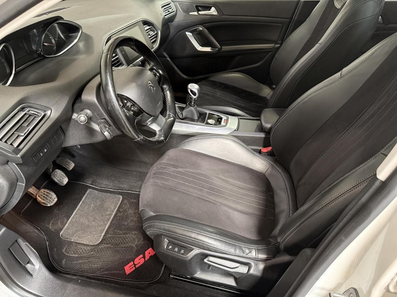 2017 Peugeot 308 - 10