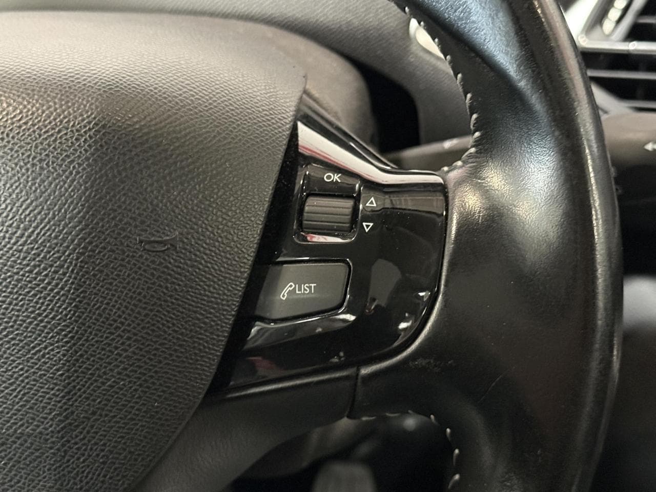 2017 Peugeot 308 - 16