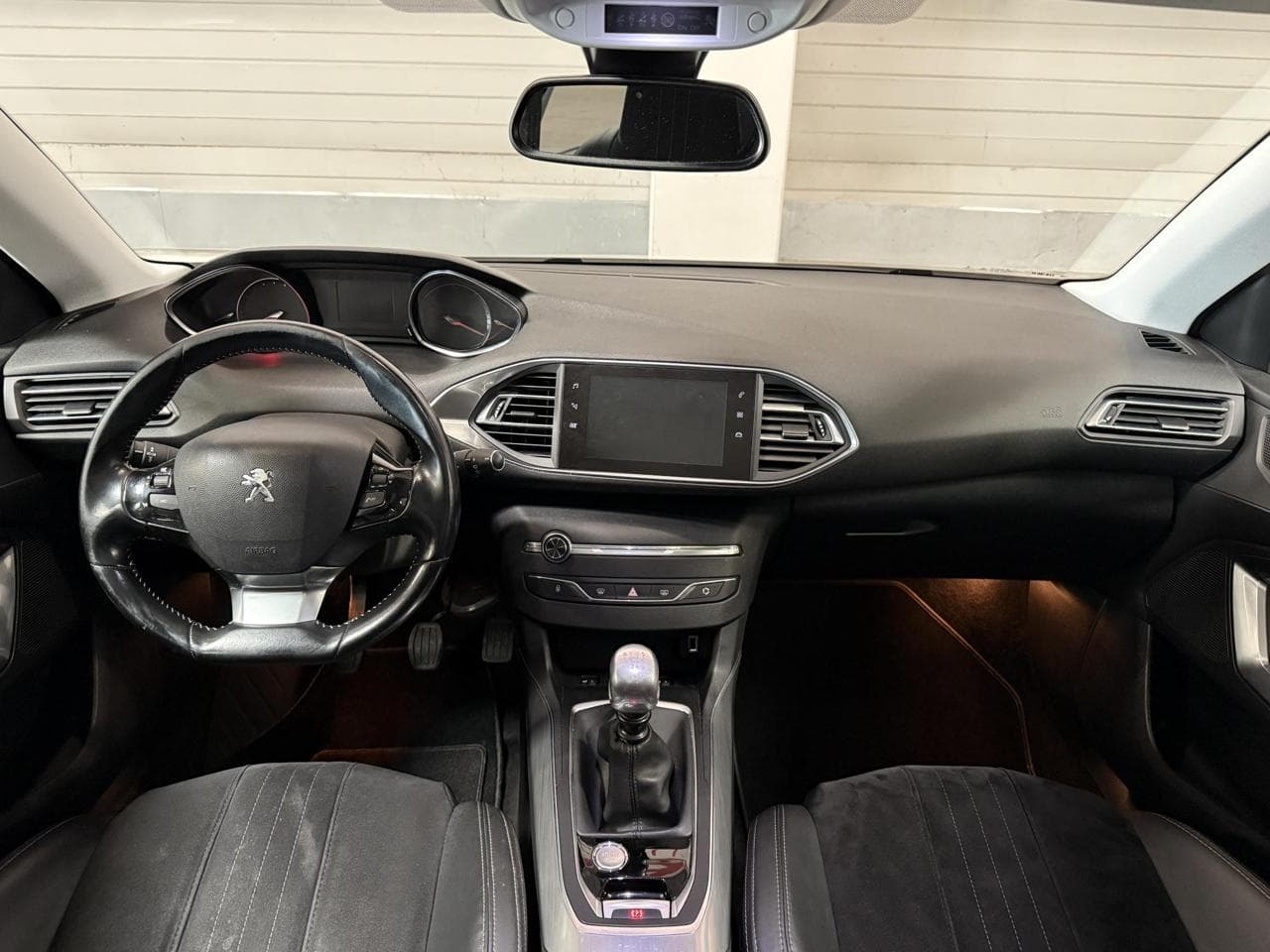 2017 Peugeot 308 - 8
