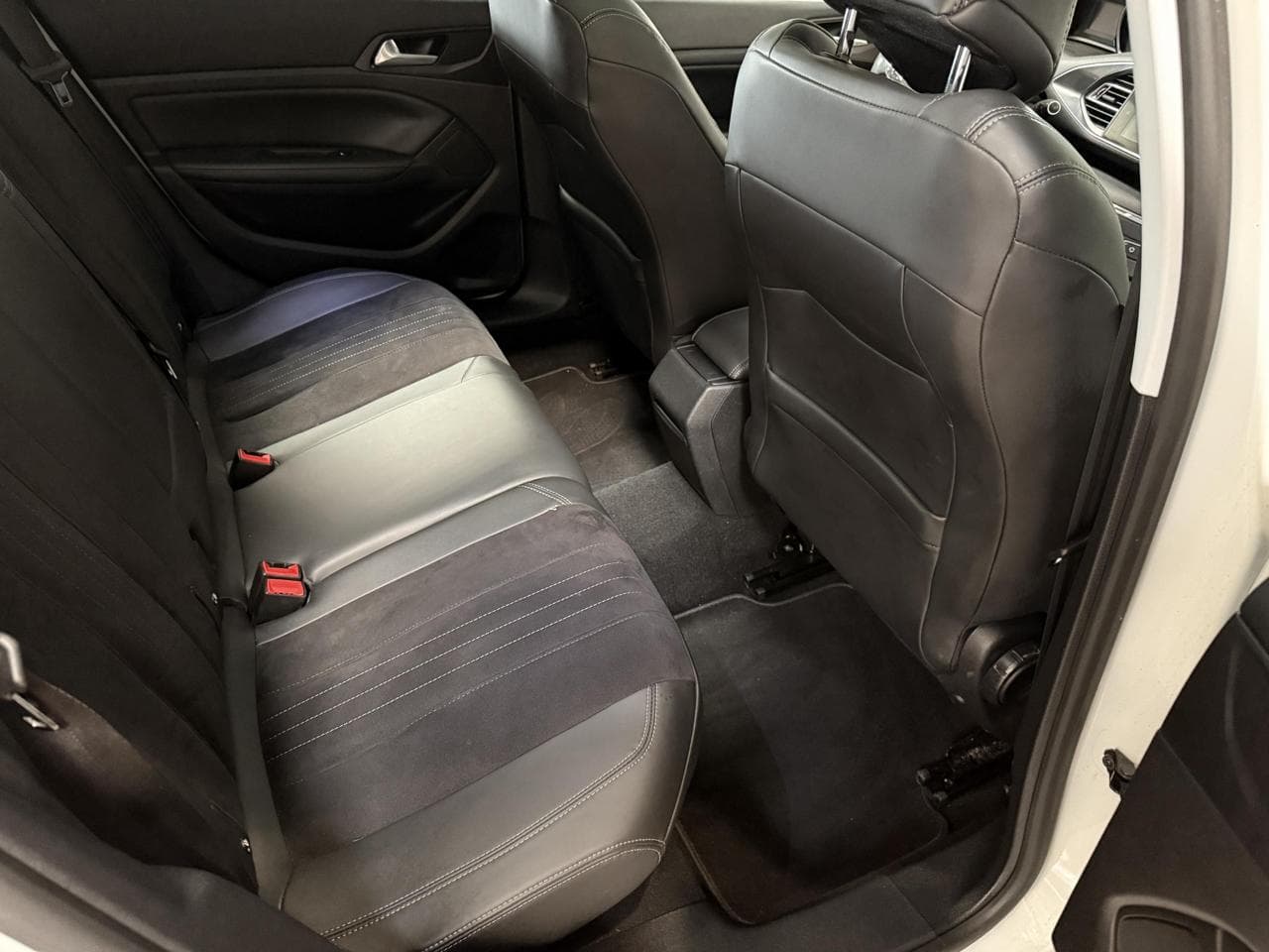 2017 Peugeot 308 - 12