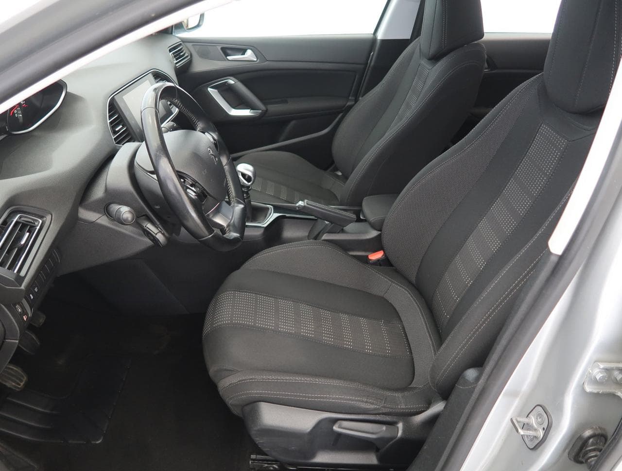 2016 Peugeot 308 - 16