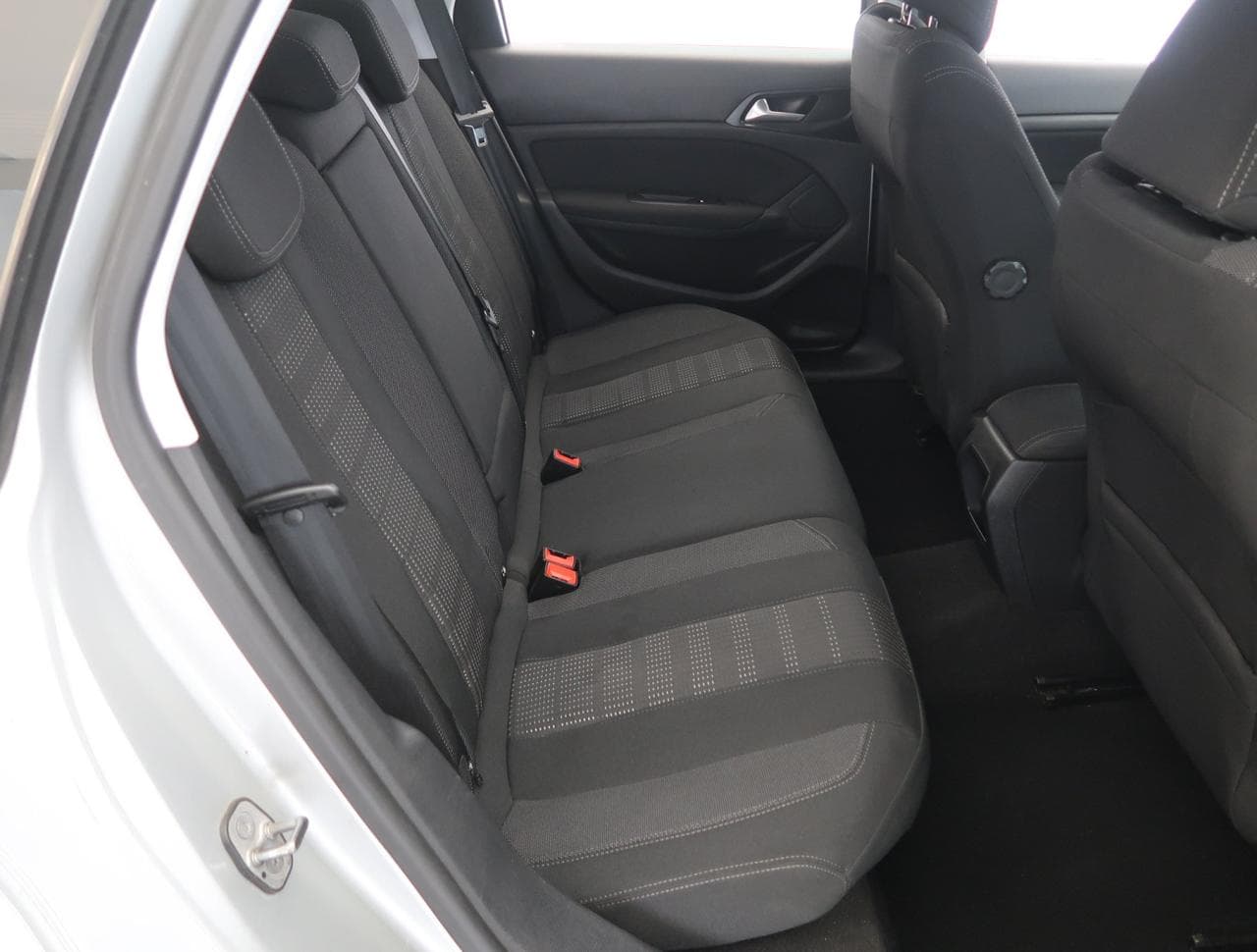 2016 Peugeot 308 - 13