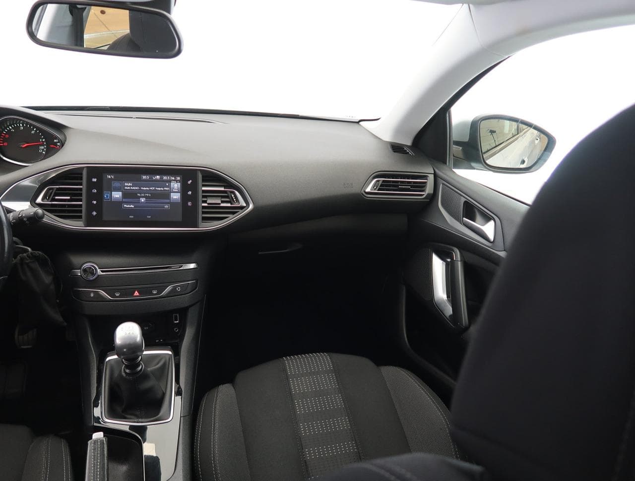 2016 Peugeot 308 - 11