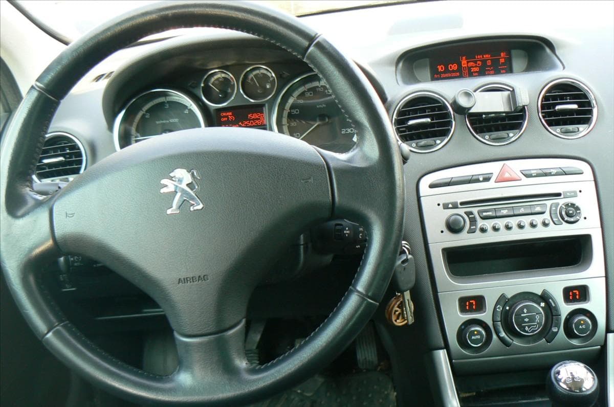 2012 Peugeot 308 - 12