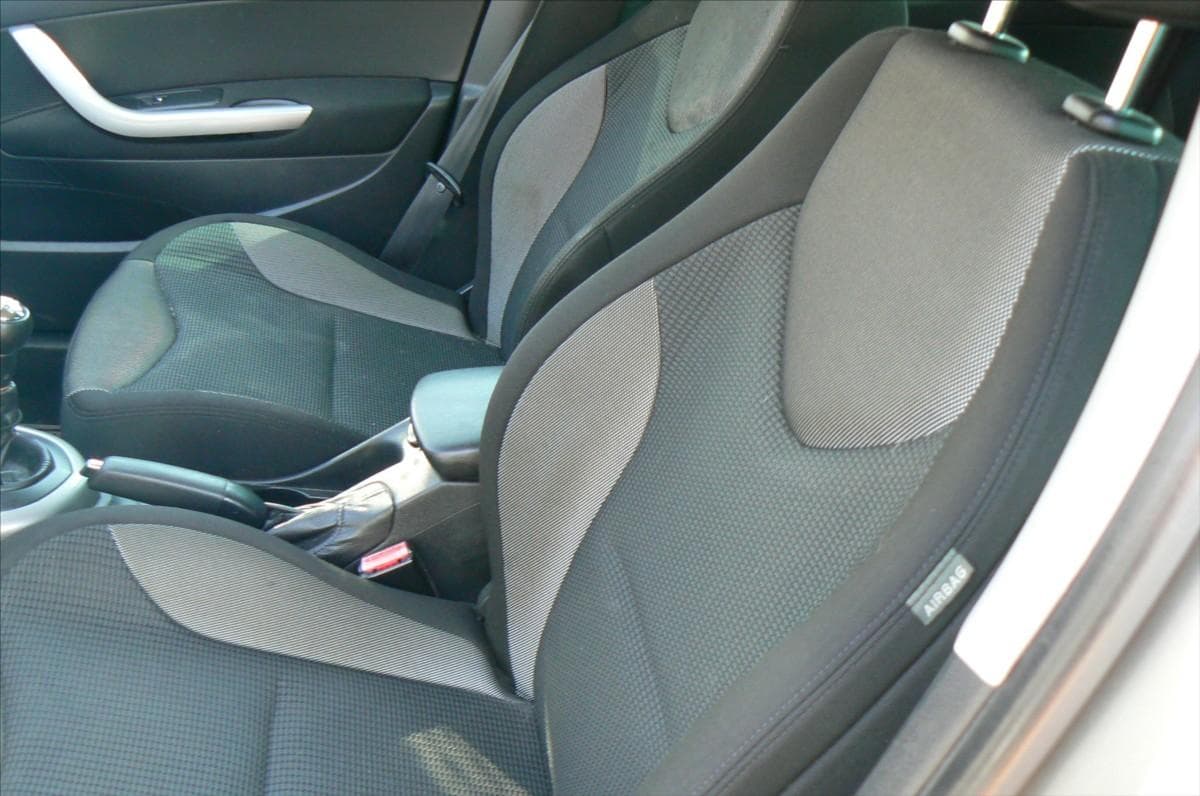 2012 Peugeot 308 - 11