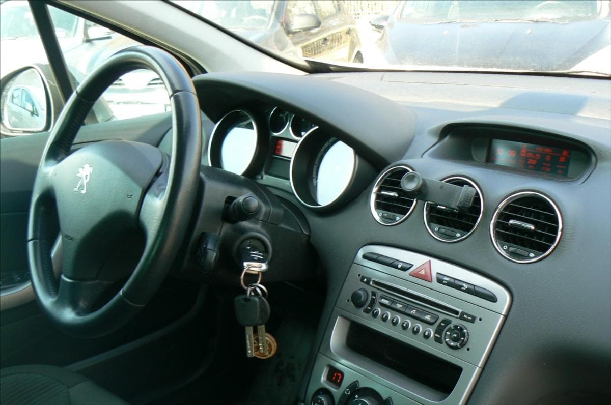 2012 Peugeot 308 - 17
