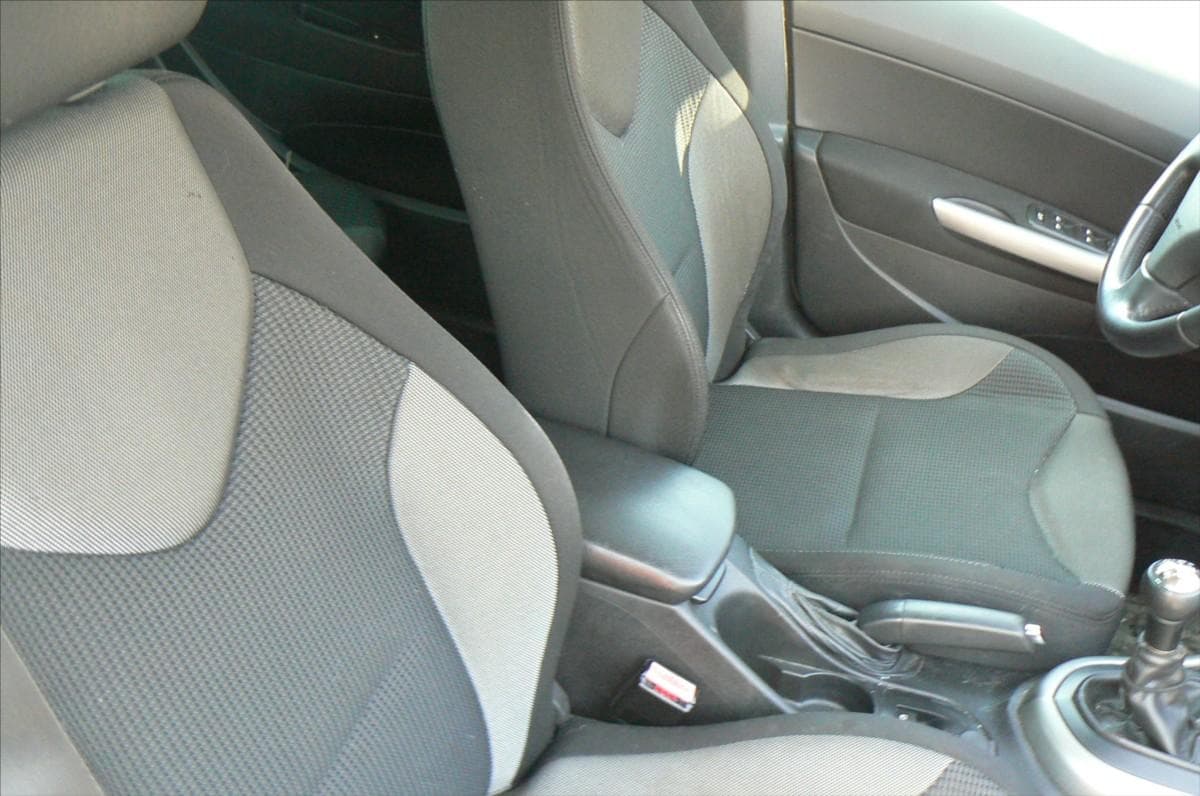 2012 Peugeot 308 - 18