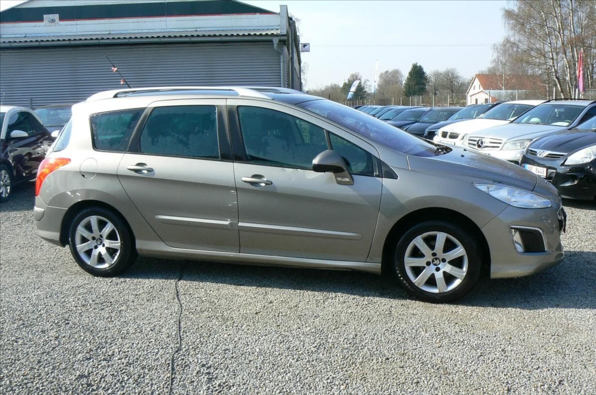 2012 Peugeot 308 - 8