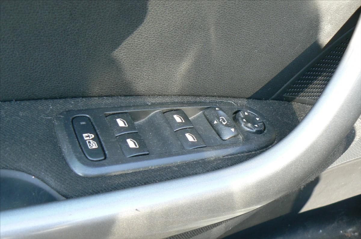 2012 Peugeot 308 - 9
