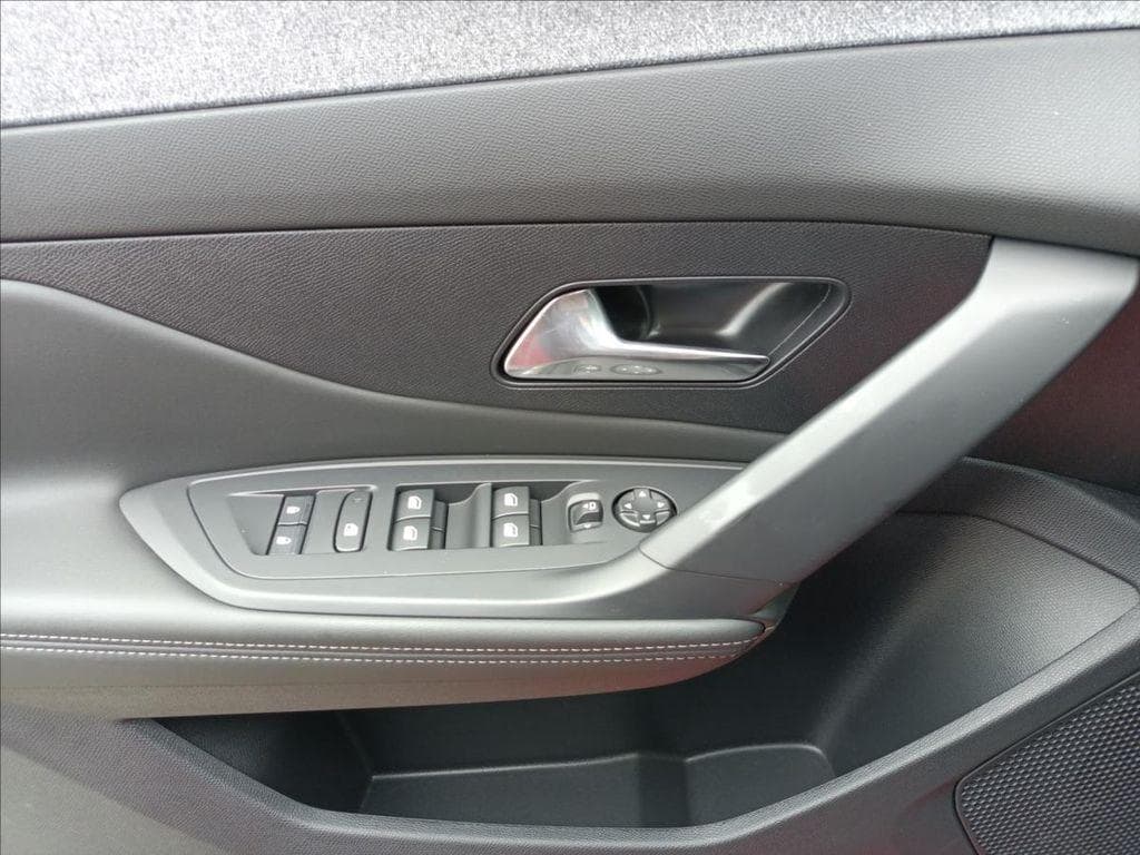 2025 Peugeot 308 - 17