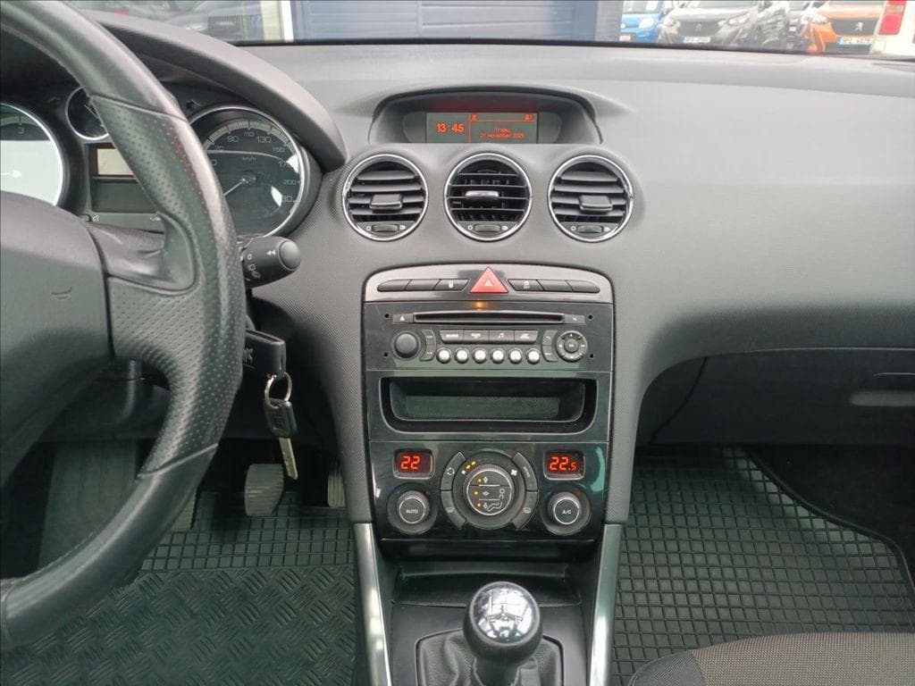 2013 Peugeot 308 - 17