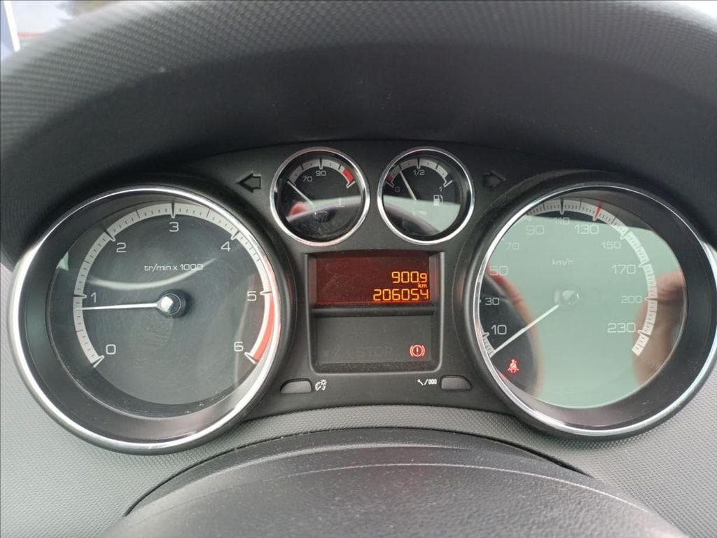 2013 Peugeot 308 - 13