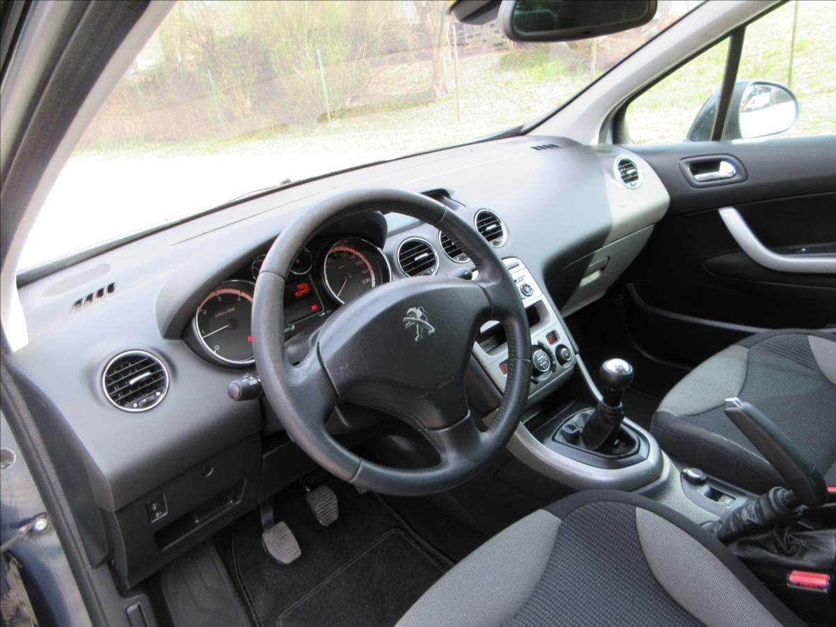 2013 Peugeot 308 - 13