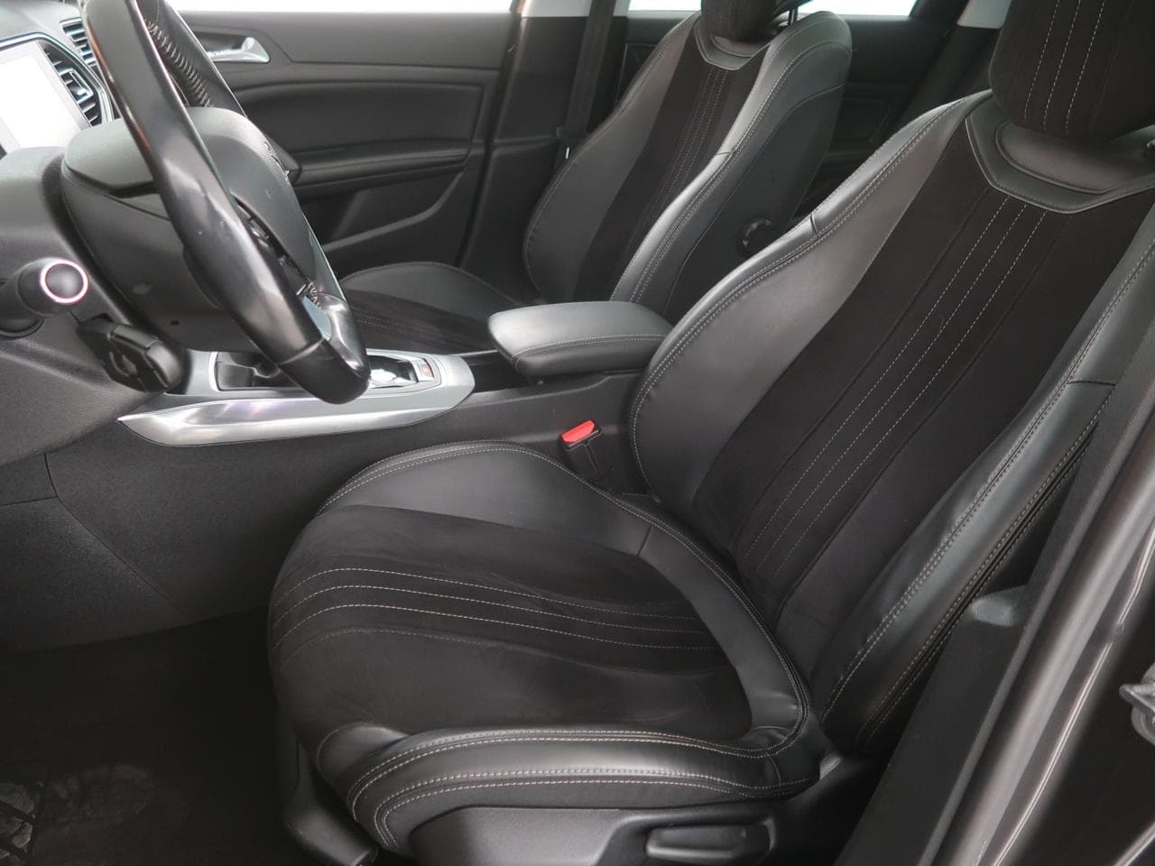 2016 Peugeot 308 - 16