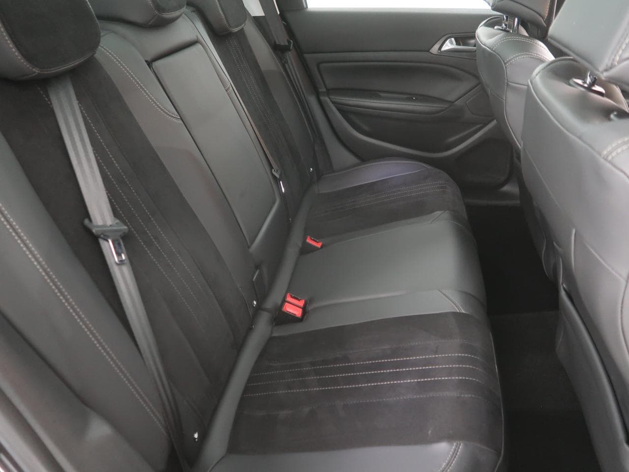2016 Peugeot 308 - 13