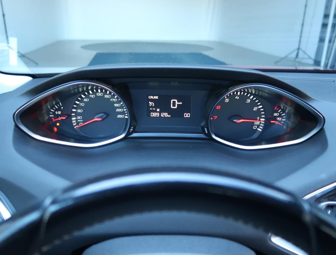 2018 Peugeot 308 - 24