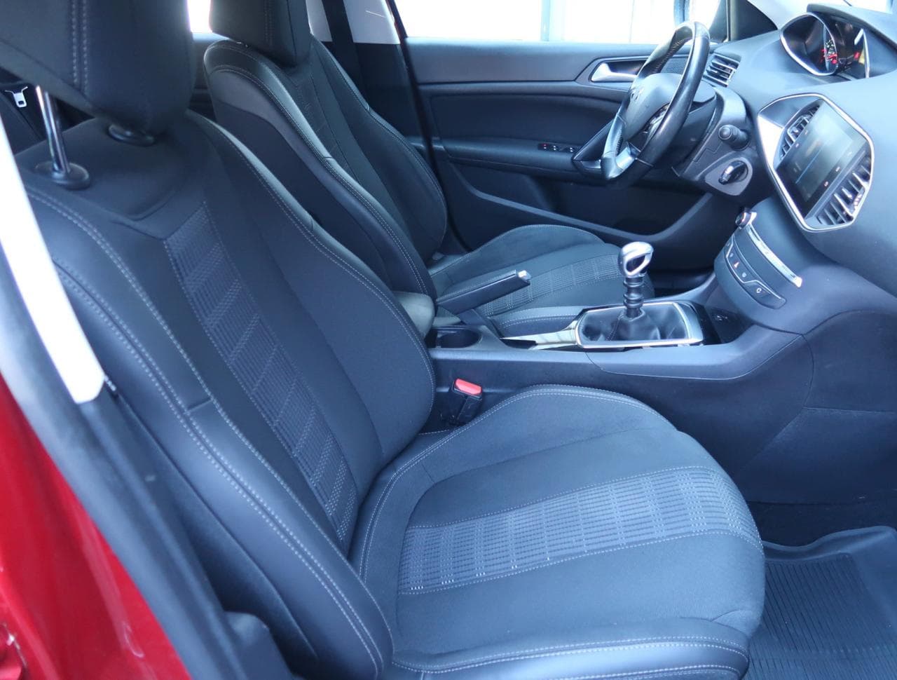 2018 Peugeot 308 - 16