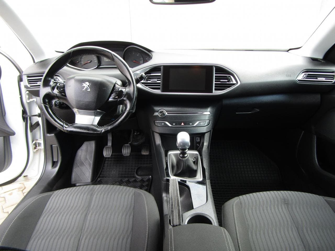 2017 Peugeot 308 - 8