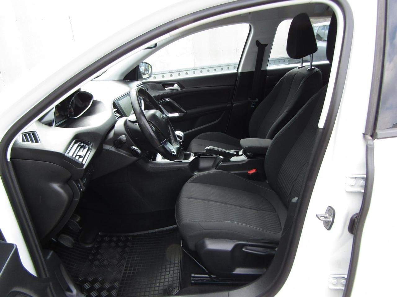2017 Peugeot 308 - 9