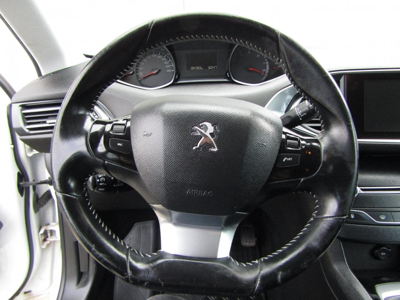 2017 Peugeot 308 - 24
