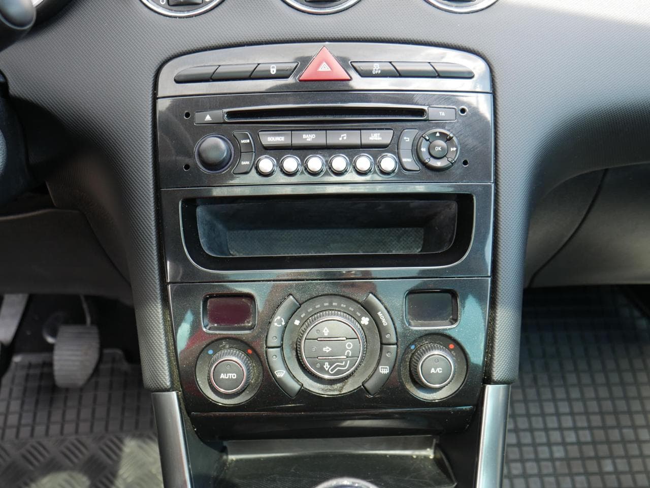 2014 Peugeot 308 - 14