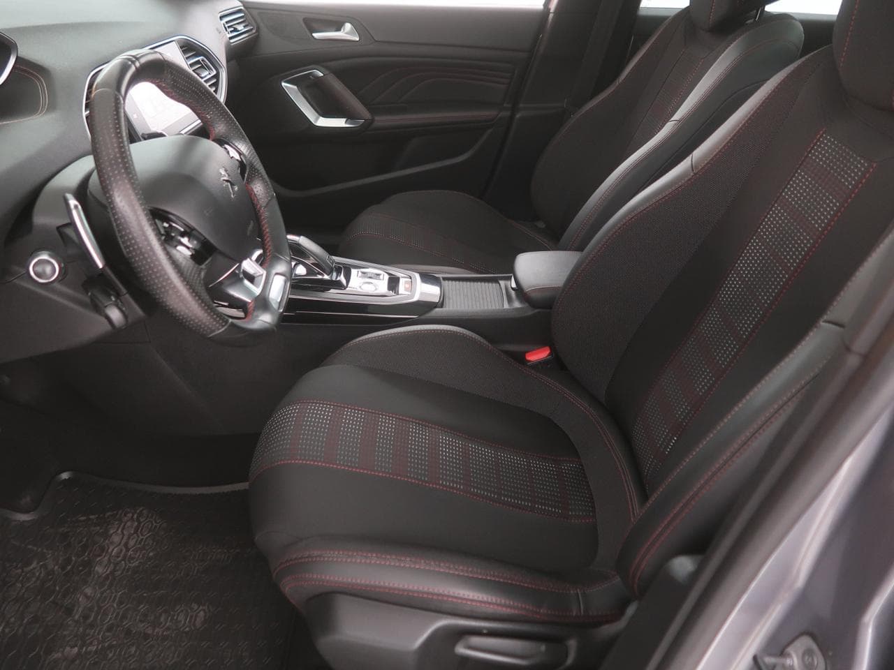 2020 Peugeot 308 - 16