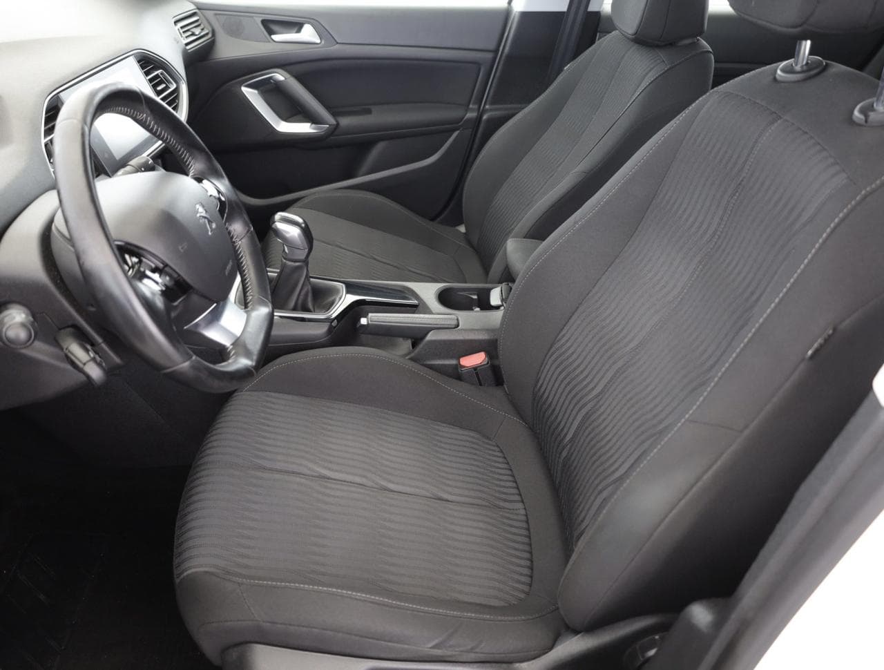 2017 Peugeot 308 - 13