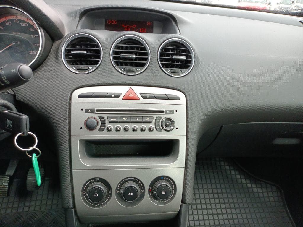 2010 Peugeot 308 - 11