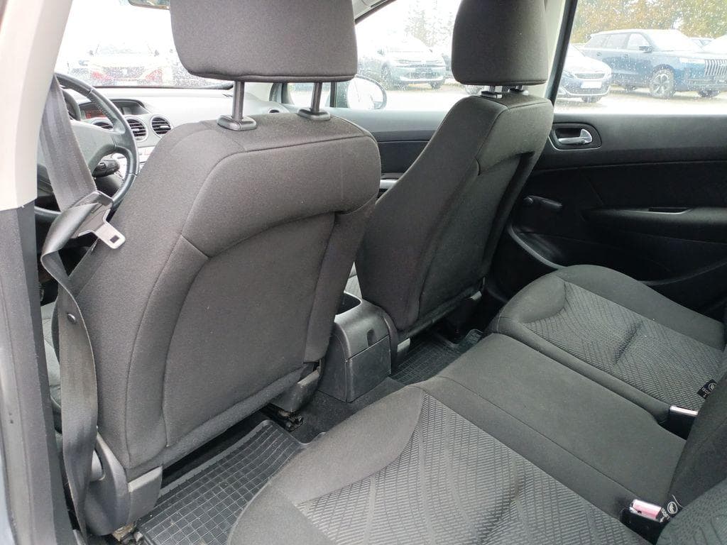 2010 Peugeot 308 - 10