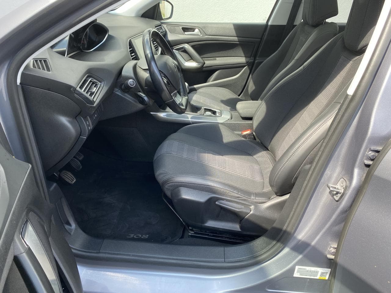 2018 Peugeot 308 - 11