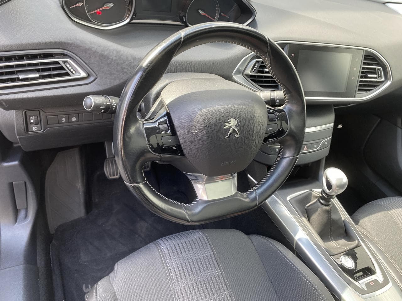2018 Peugeot 308 - 17
