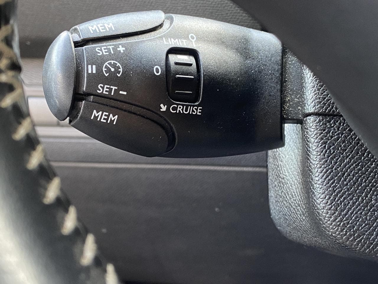 2018 Peugeot 308 - 21