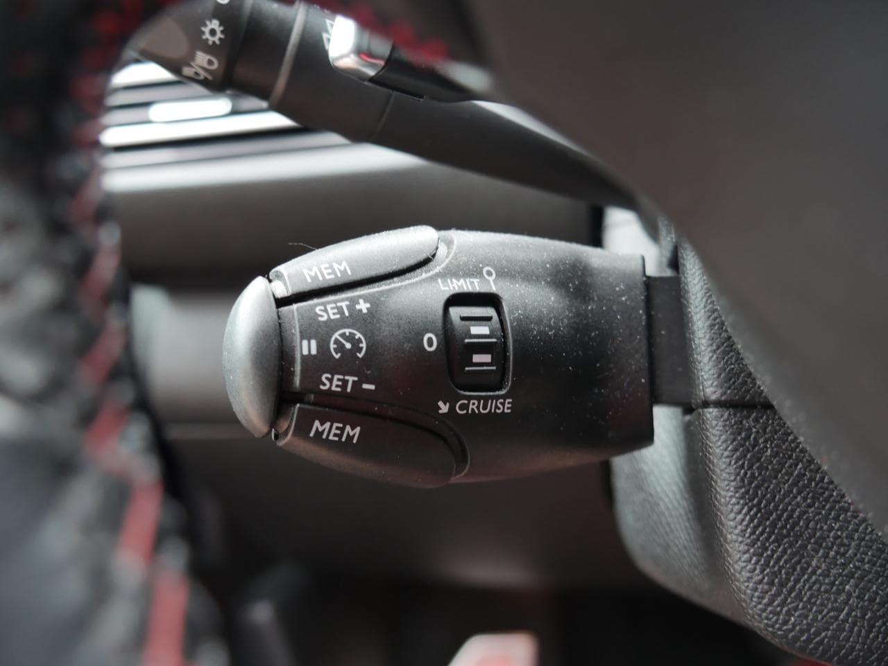 2018 Peugeot 308 - 19