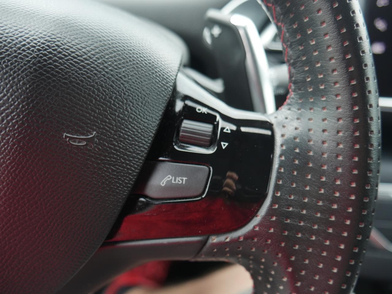 2018 Peugeot 308 - 25