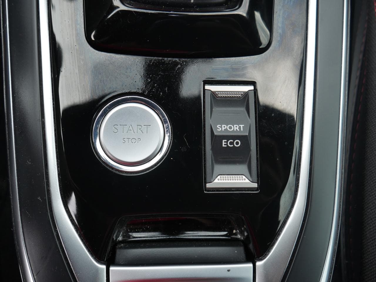 2018 Peugeot 308 - 27