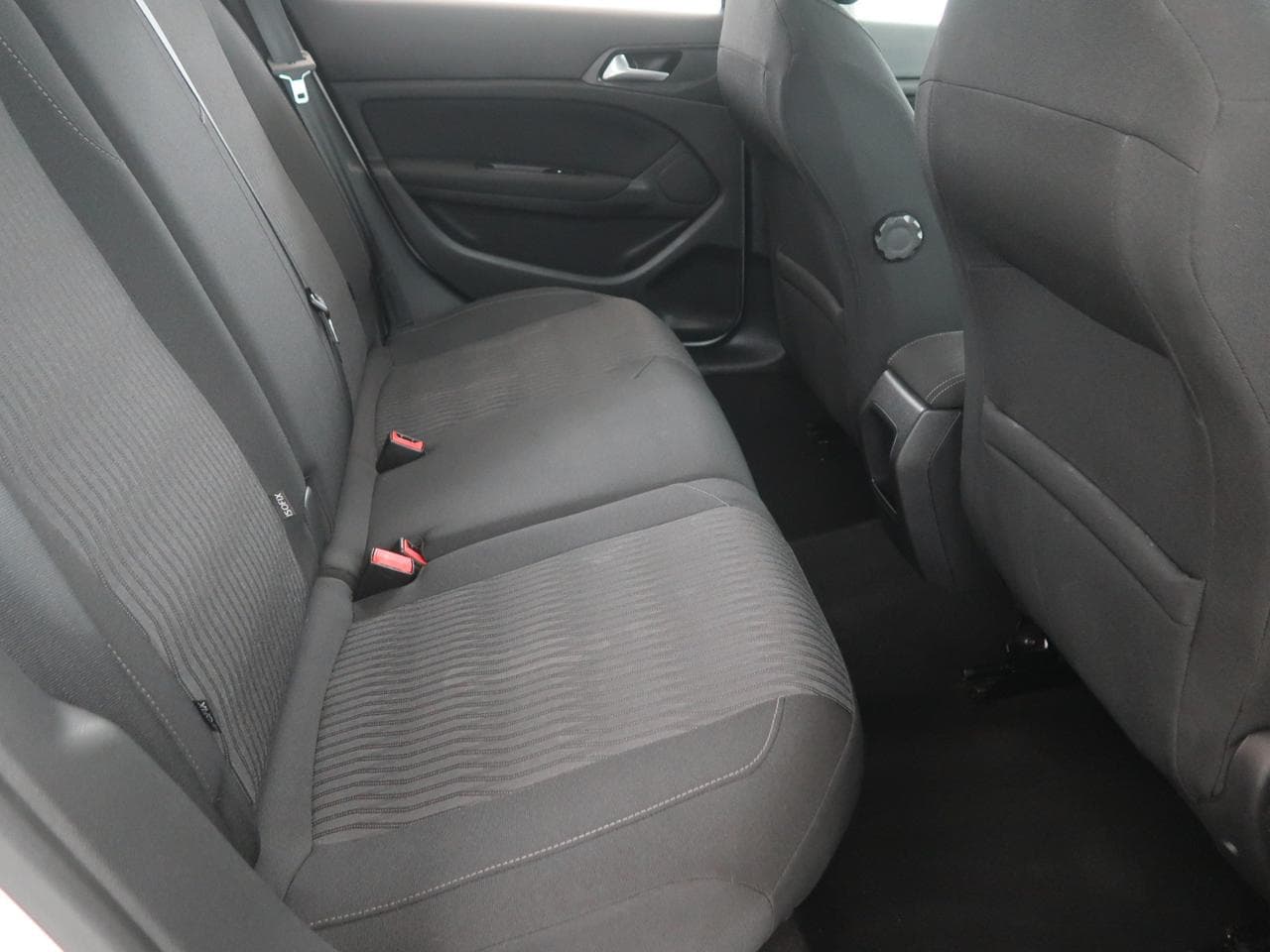 2015 Peugeot 308 - 13