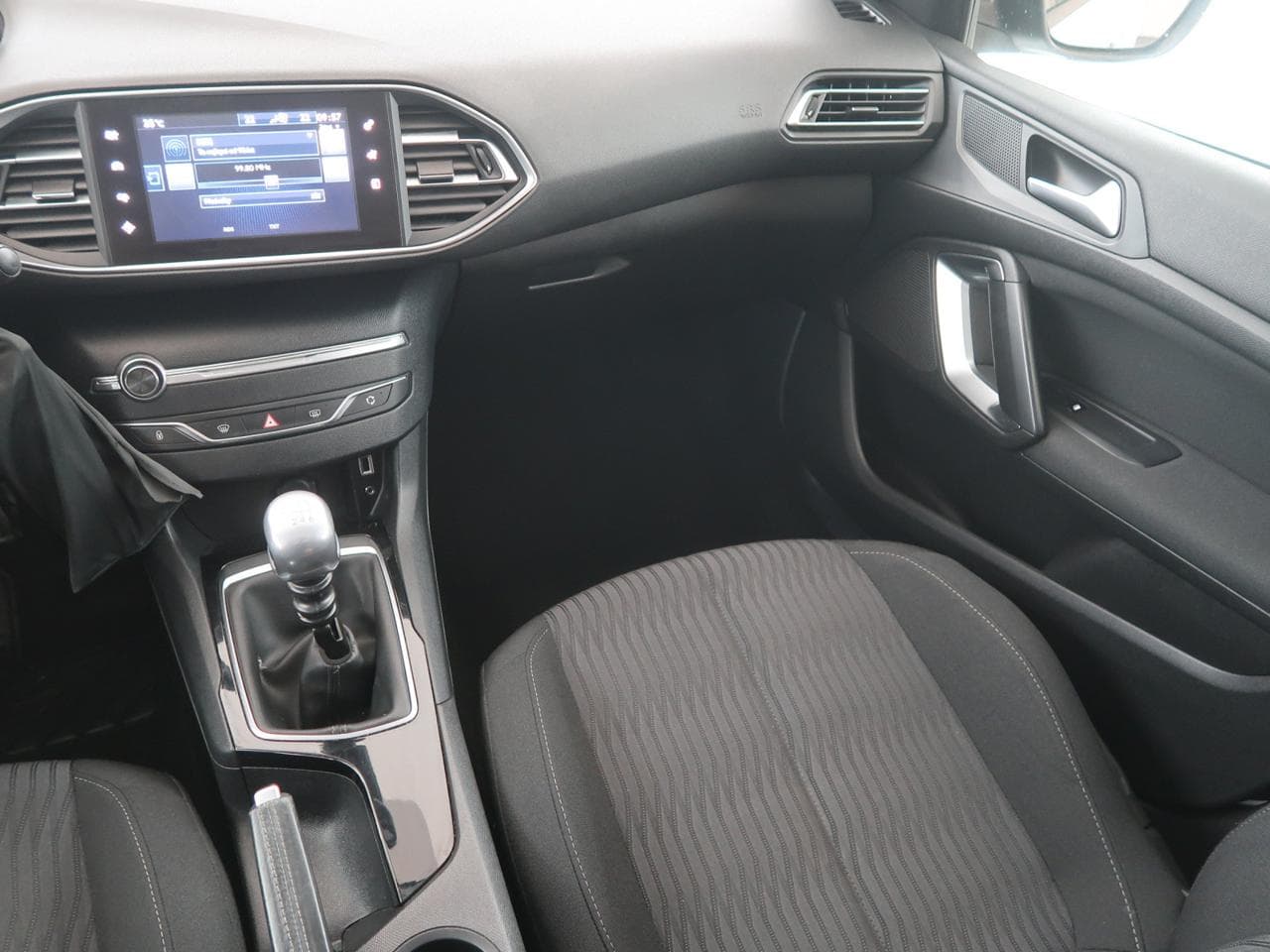 2015 Peugeot 308 - 11