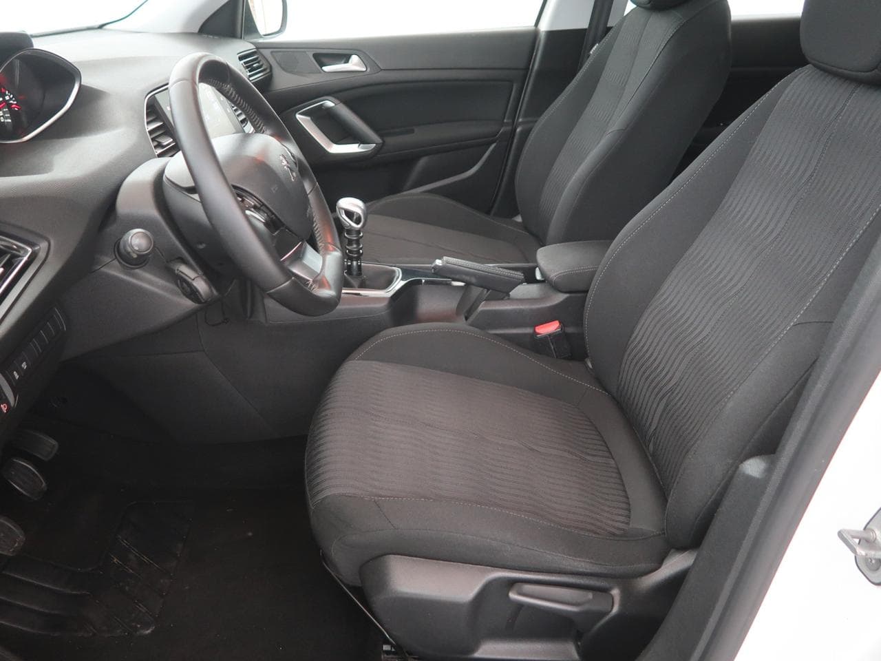 2015 Peugeot 308 - 16