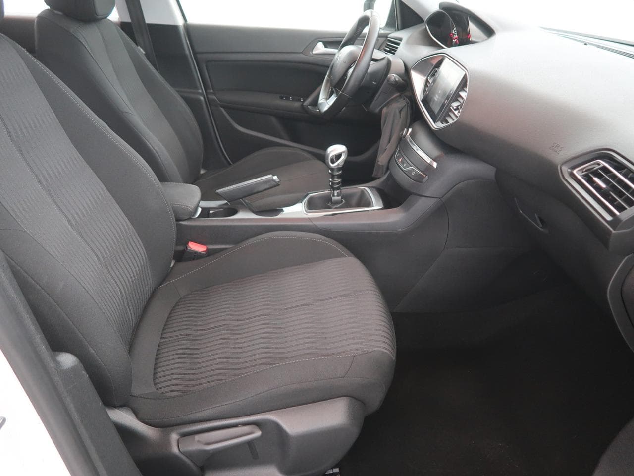 2015 Peugeot 308 - 12
