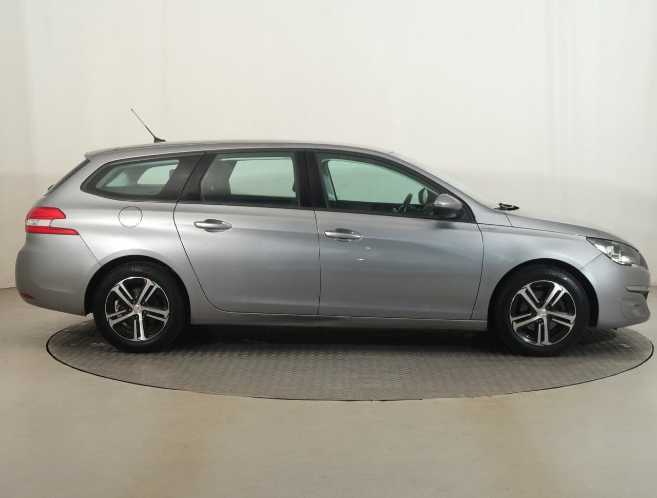 2017 Peugeot 308 - 8