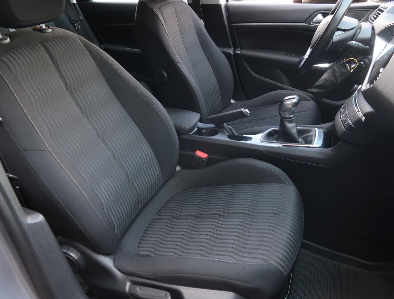 2017 Peugeot 308 - 12