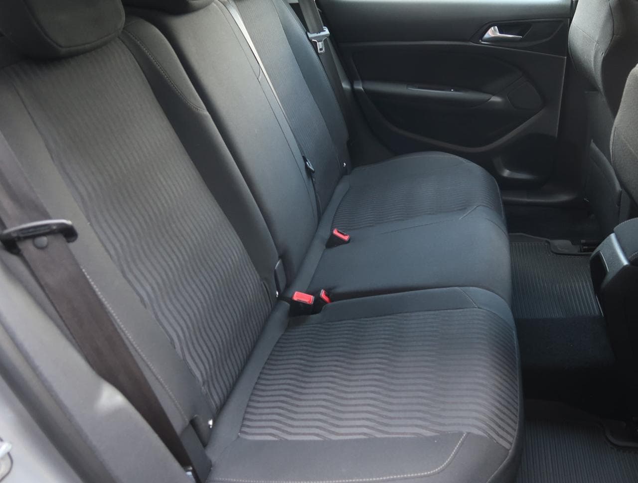 2017 Peugeot 308 - 13