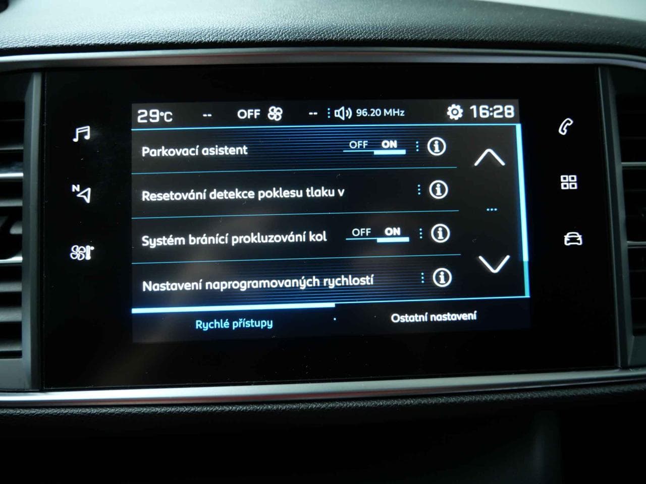 2018 Peugeot 308 - 19