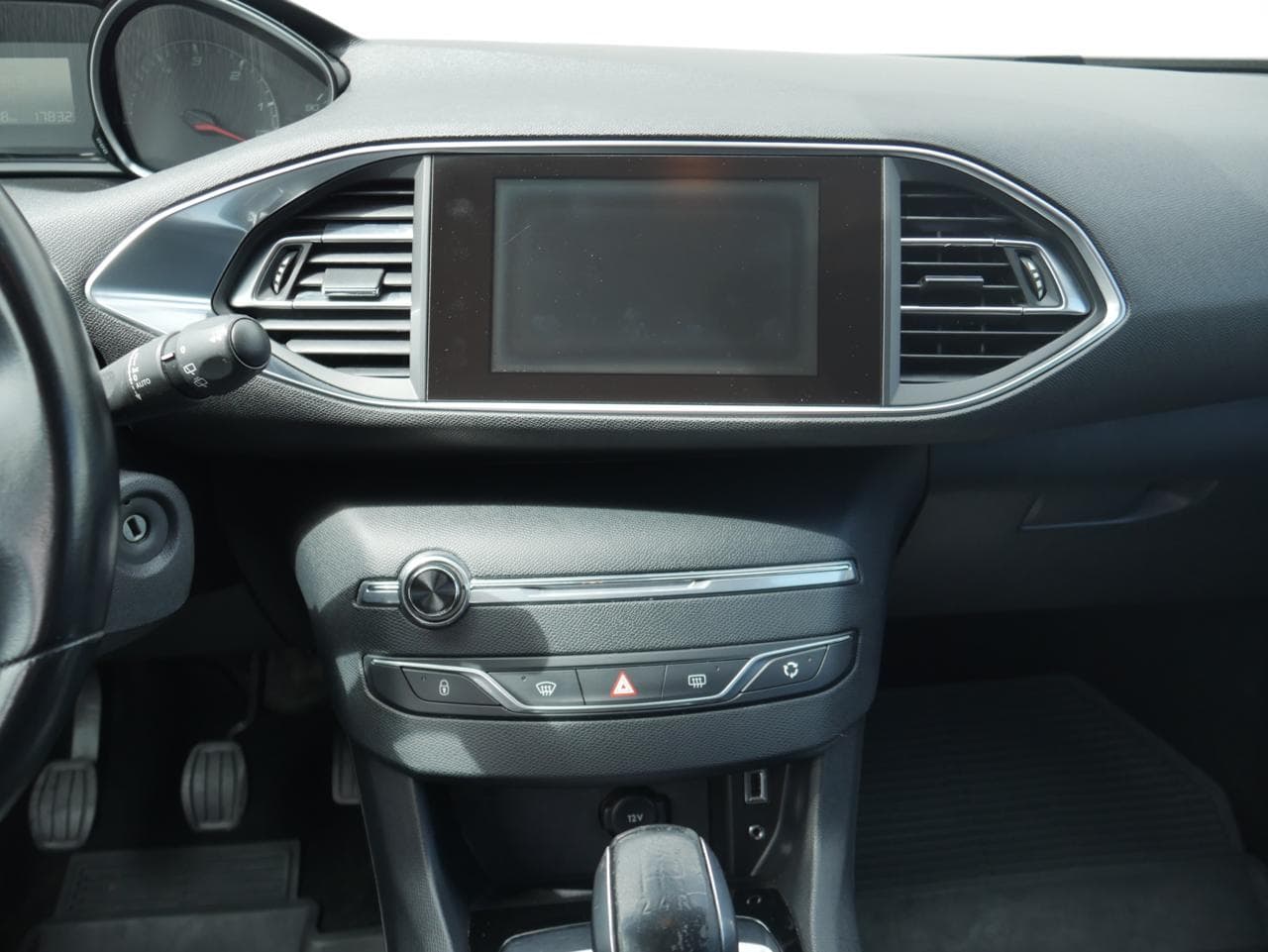 2016 Peugeot 308 - 11