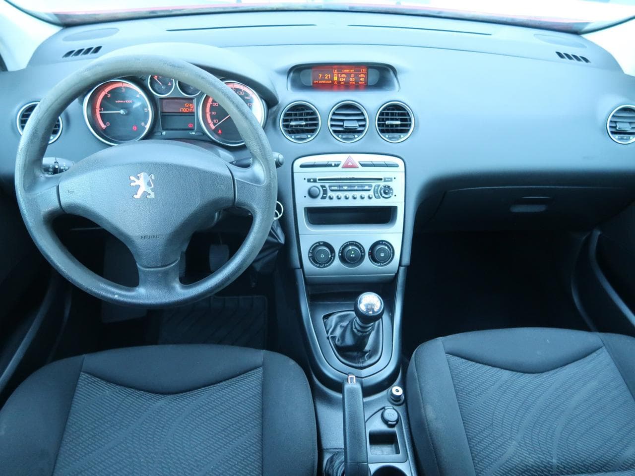 2010 Peugeot 308 - 10